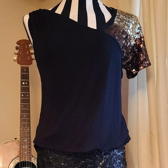 ⚡2/$25 Asymmetrical sequin top - Picture 5 of 12